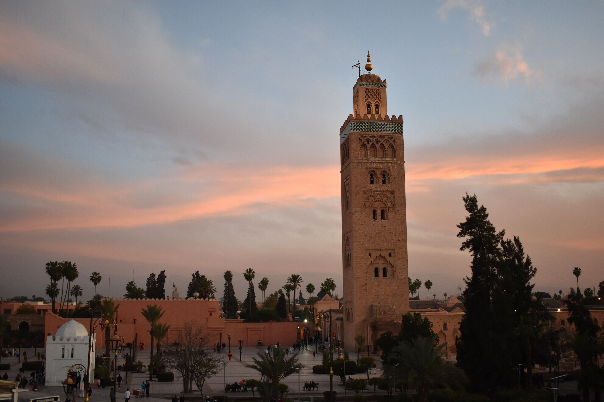 Le minaret de la Koutoubia à Marrakech au coucher du soleil